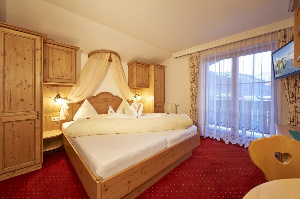 לאוגנג Gourmet-Hotel Gruenwald מראה חיצוני תמונה